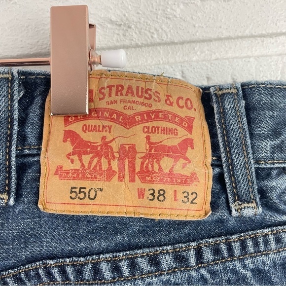 Levi's Men's Vintage 550 Relaxed Fit Medium Wash Jeans 100% Cotton 38X30 - Picture 11 of 15